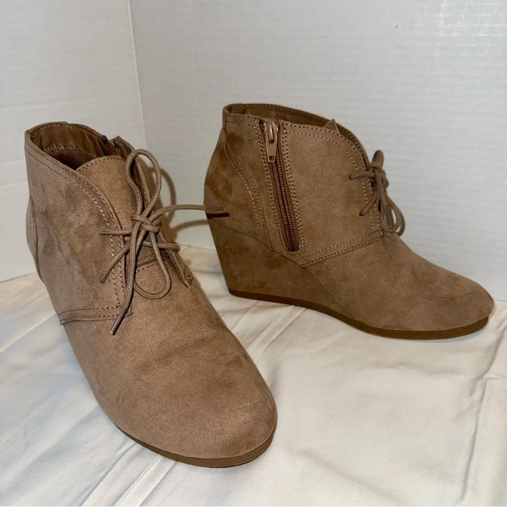 Women's Tan Taupe Faux Suede Lace-up Wedge Ankle Boots‎ Size 7